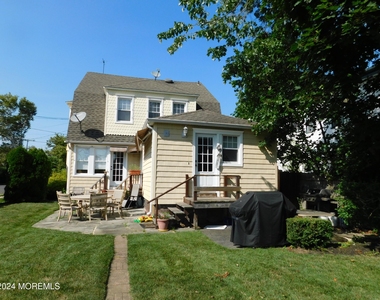 319 Jersey Avenue - Photo Thumbnail 15