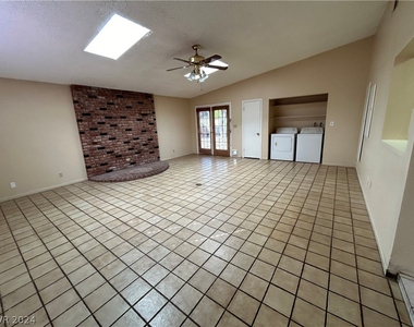 5513 W Bartlett Avenue - Photo Thumbnail 4