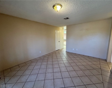 5513 W Bartlett Avenue - Photo Thumbnail 9