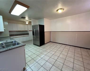 5513 W Bartlett Avenue - Photo Thumbnail 1