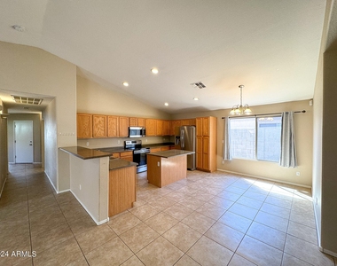 12526 W Coldwater Springs Boulevard - Photo Thumbnail 6