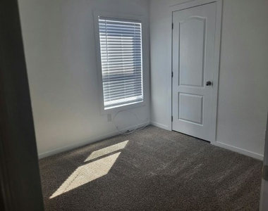 4650 E. Carey Ave - Photo Thumbnail 9