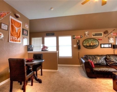 8600 Lariat Circle - Photo Thumbnail 10