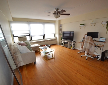 4180 N Marine Drive - Photo Thumbnail 9