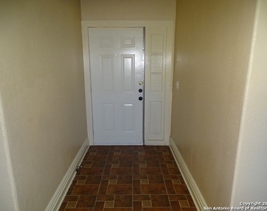 8514 Glen Ct - Photo Thumbnail 2