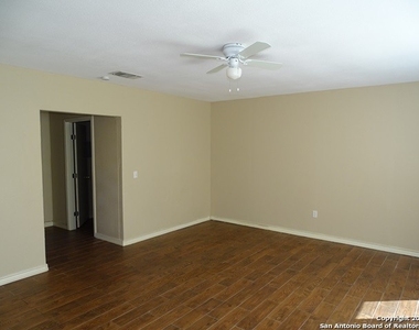 8514 Glen Ct - Photo Thumbnail 12