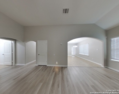 2832 Mistywood Ln - Photo Thumbnail 5