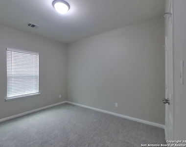 2832 Mistywood Ln - Photo Thumbnail 7