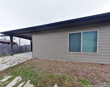 2832 Mistywood Ln - Photo Thumbnail 10