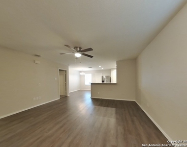 7618 Crestway Rdg - Photo Thumbnail 2