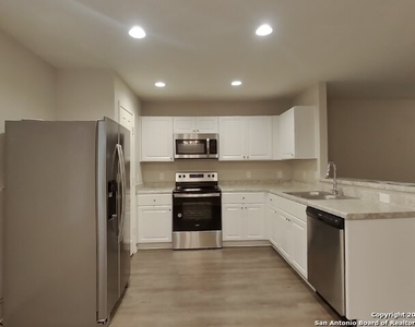 7618 Crestway Rdg - Photo Thumbnail 1