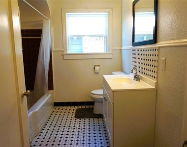 1322 W Bond Street - Photo Thumbnail 10