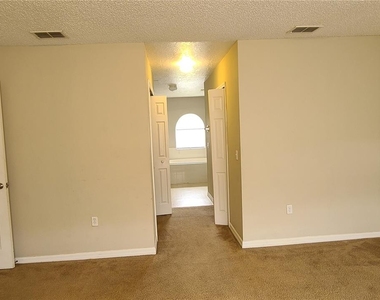 407 Boswell Way - Photo Thumbnail 11