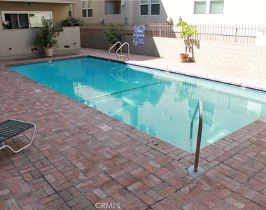 10707 Camarillo Street - Photo Thumbnail 9