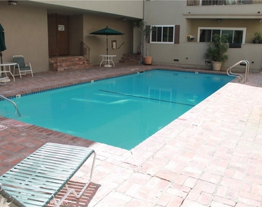 10707 Camarillo Street - Photo Thumbnail 10