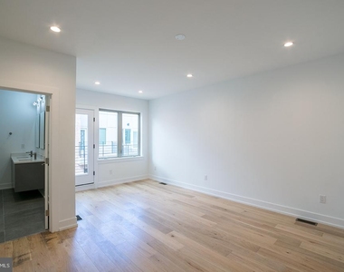 119 Greenwich St - Photo Thumbnail 17