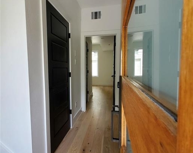 1003 Kern Street - Photo Thumbnail 4