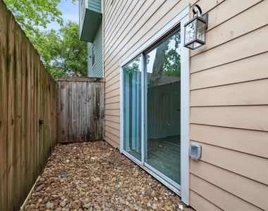 879 Usener Street - Photo Thumbnail 21