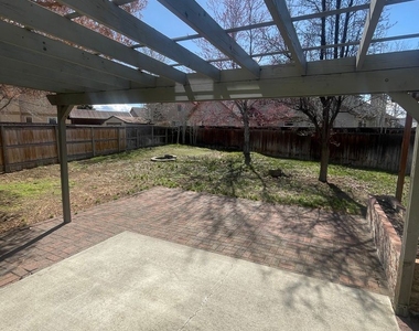 3011 Ne Charleston Ct - Photo Thumbnail 12