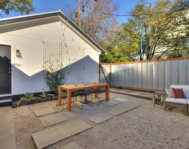 413 W Johanna St - Photo Thumbnail 2