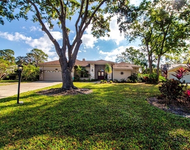 8122 Misty Oaks Boulevard - Photo Thumbnail 7