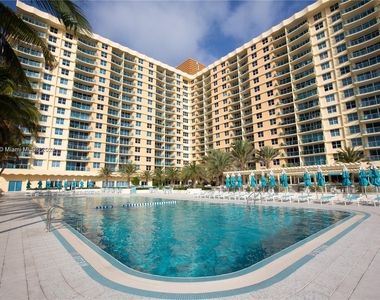 2501 S Ocean Dr - Photo Thumbnail 12