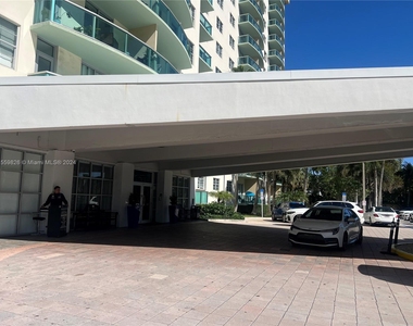 19390 Collins Ave - Photo Thumbnail 11