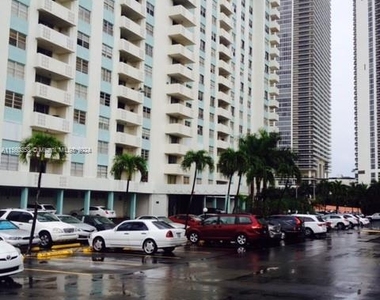 1833 S Ocean Dr - Photo Thumbnail 0