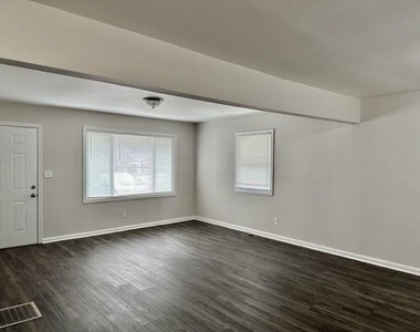 3491 Fairburn Nw - Photo Thumbnail 4