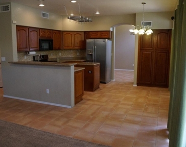 2750 W Shannon Court - Photo Thumbnail 5