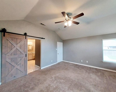 4002 Greenwood Way - Photo Thumbnail 13