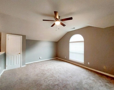 4002 Greenwood Way - Photo Thumbnail 17