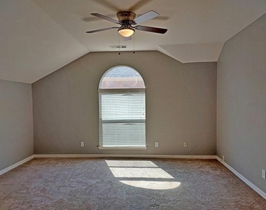 4002 Greenwood Way - Photo Thumbnail 16