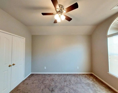 4002 Greenwood Way - Photo Thumbnail 20