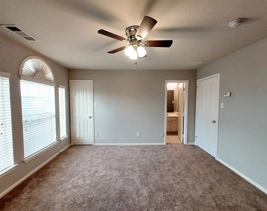 4002 Greenwood Way - Photo Thumbnail 19