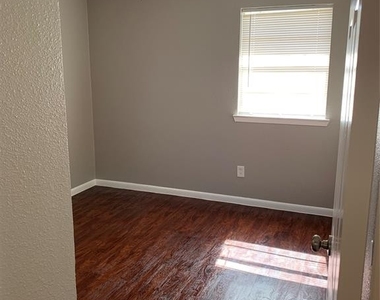 616 Mesquite Avenue - Photo Thumbnail 5