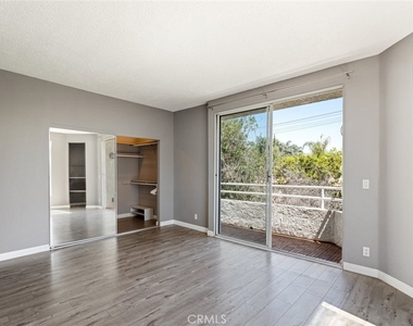 14948 Moorpark Street - Photo Thumbnail 12