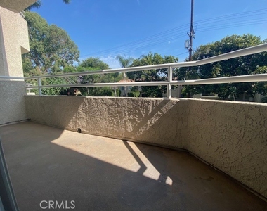 14948 Moorpark Street - Photo Thumbnail 10