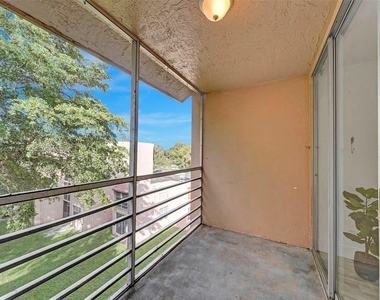 9440 Live Oak Pl - Photo Thumbnail 17