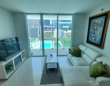 950 Brickell Bay Dr - Photo Thumbnail 4