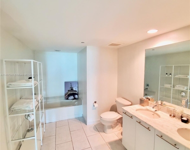 950 Brickell Bay Dr - Photo Thumbnail 15