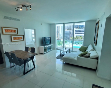 950 Brickell Bay Dr - Photo Thumbnail 5