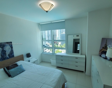 950 Brickell Bay Dr - Photo Thumbnail 8