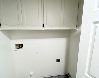 1002 Deerfield Ct - Photo Thumbnail 13