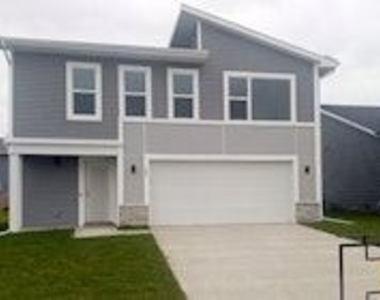 707 Ne Pearl Drive - Photo Thumbnail 0