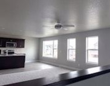 707 Ne Pearl Drive - Photo Thumbnail 2