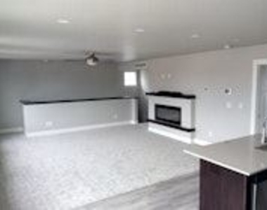 707 Ne Pearl Drive - Photo Thumbnail 4