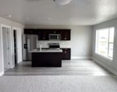 707 Ne Pearl Drive - Photo Thumbnail 7