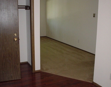 4814 Dale St - Photo Thumbnail 10