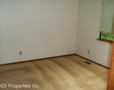 1320 Oak Terrace - Photo Thumbnail 5